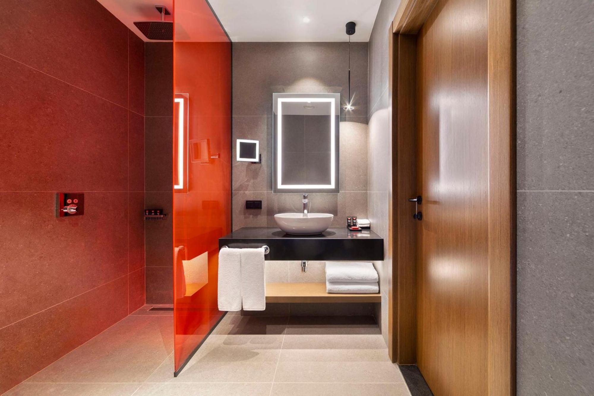 Radisson Red Tbilisi Hotel Exterior foto
